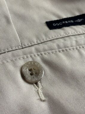 Men’s Dockers D1 Off-White Light Khaki Straight Leg Pants